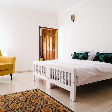 Bed and Breakfast The Guinea Fowl à Entebbe Extérieur photo