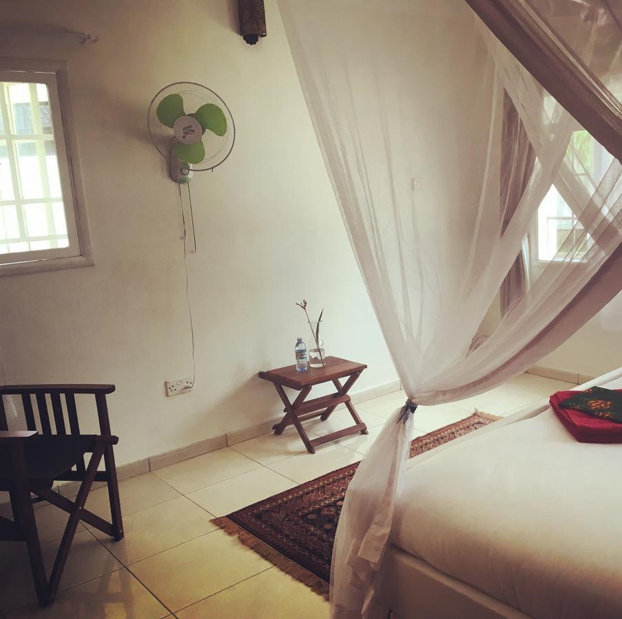 Bed and Breakfast The Guinea Fowl à Entebbe Extérieur photo